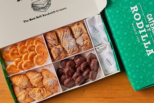Sweet Treats (Tray of 27 Units).