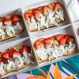 Almond Berry Toasts (Tray of 16 Units)