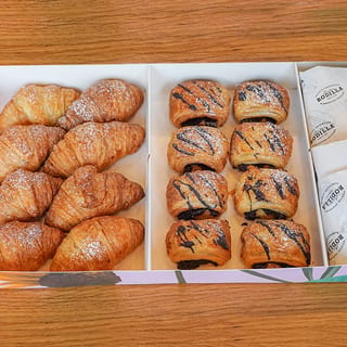 Mini Bakery (Tray of 16 Units)
