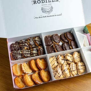 Tray assorted Mini Palmeritas (32 Units)