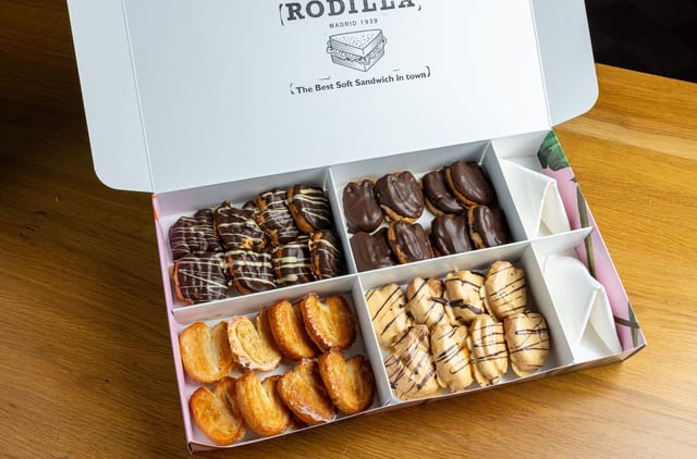 Tray Assorted Mini Palmeritas (32 Units).