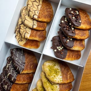 Tray assorted Mini Flat Croissant (16 Units)